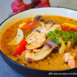 Tom Yum soup (ต้มยำ) with Shrimp and Mushrooms (En/ไทย)